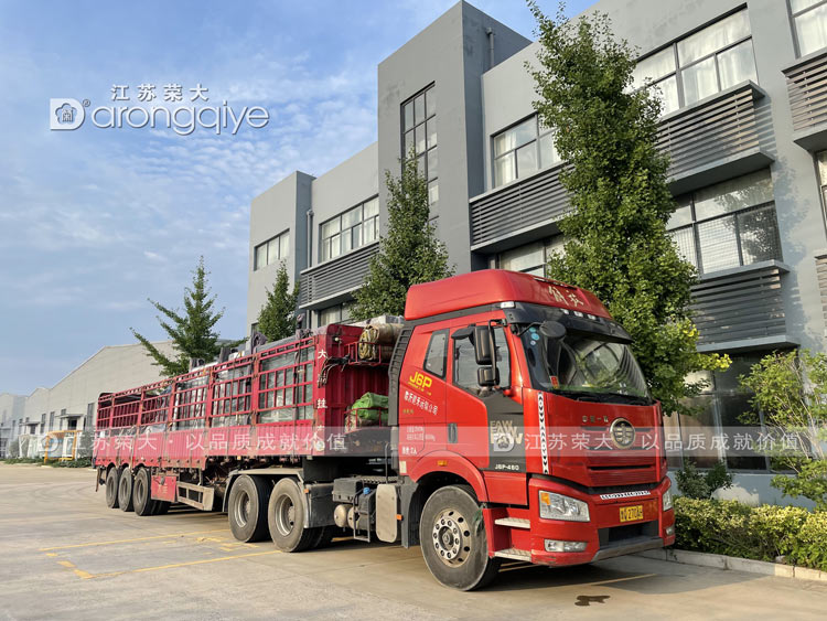 山東不銹鋼公交候車亭第三批發(fā)貨