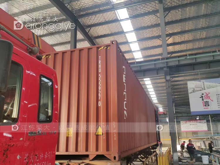 江蘇榮大公交候車亭出口案例裝車完成