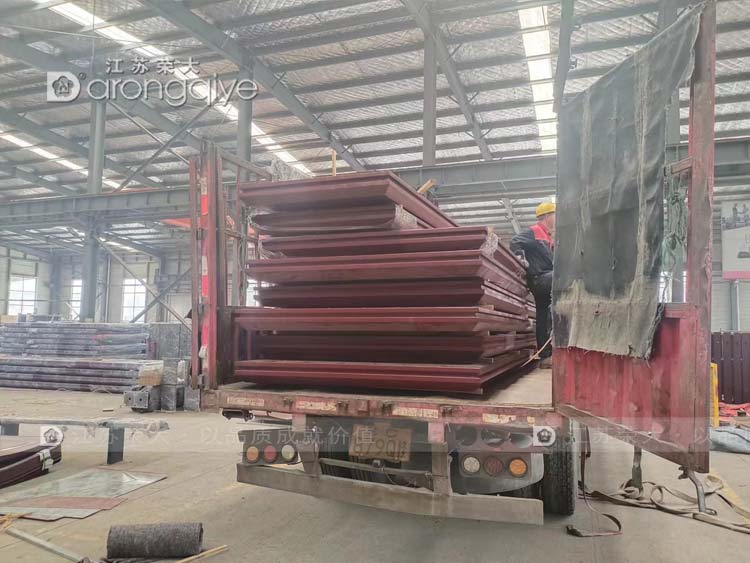 山東智慧公交候車亭第六批次裝車圖片