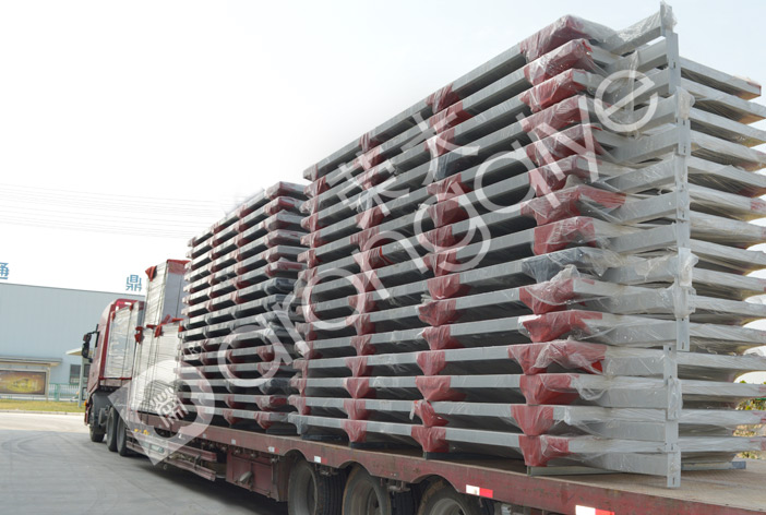 山東東營公交候車亭裝車完成