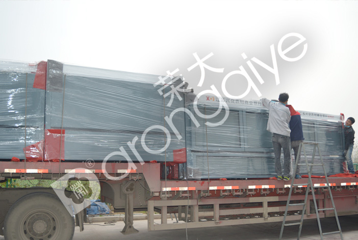 閱報(bào)欄裝車(chē)圖二